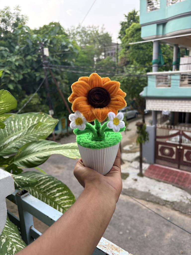 Sunflower pot